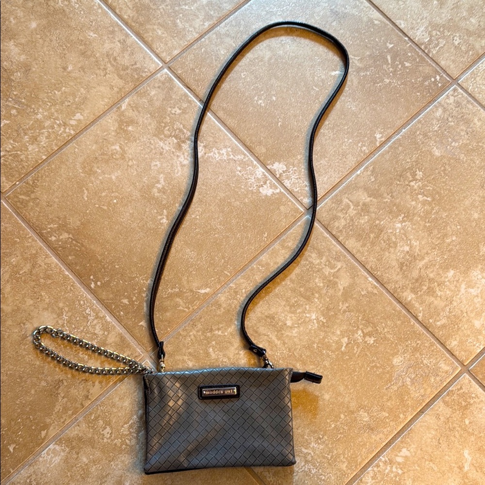 Madden Girl Crossbody/Wrislet